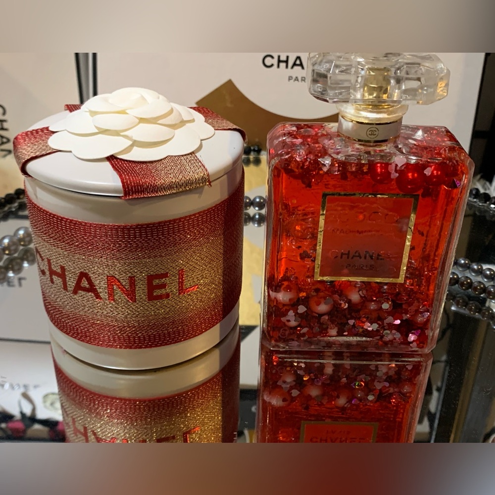 Decoration Authentic perfumer bottle.
5 OZ full of so cute and homemade candle.